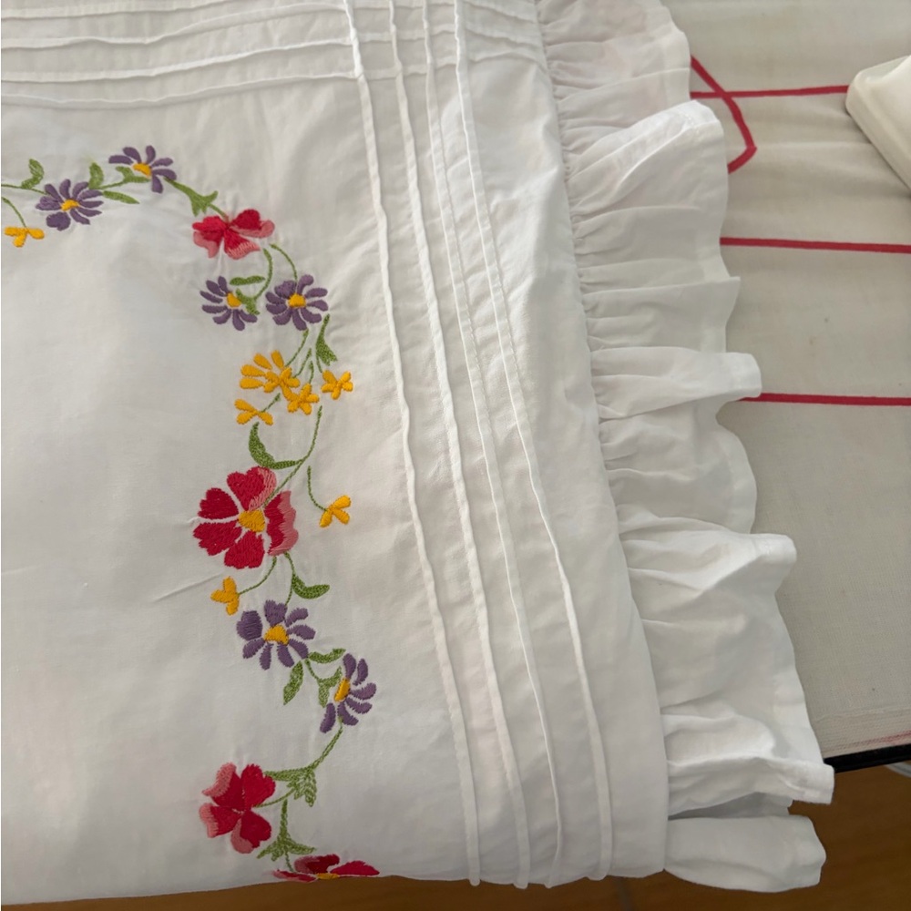 Vintage Tommy Hilfiger White Floral Embroidered Pillow shams - Picture 9 of 14